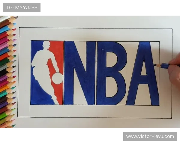 易建联家里冰箱贴都是NBA球队logo，连牛奶盒都按训练时间表排好