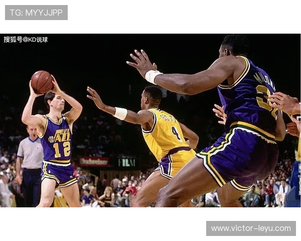 斯托克顿无球掩护制造错位，改变爵士进攻结构