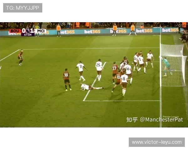 特里无球跑动拉开空间，改变对手防守布局